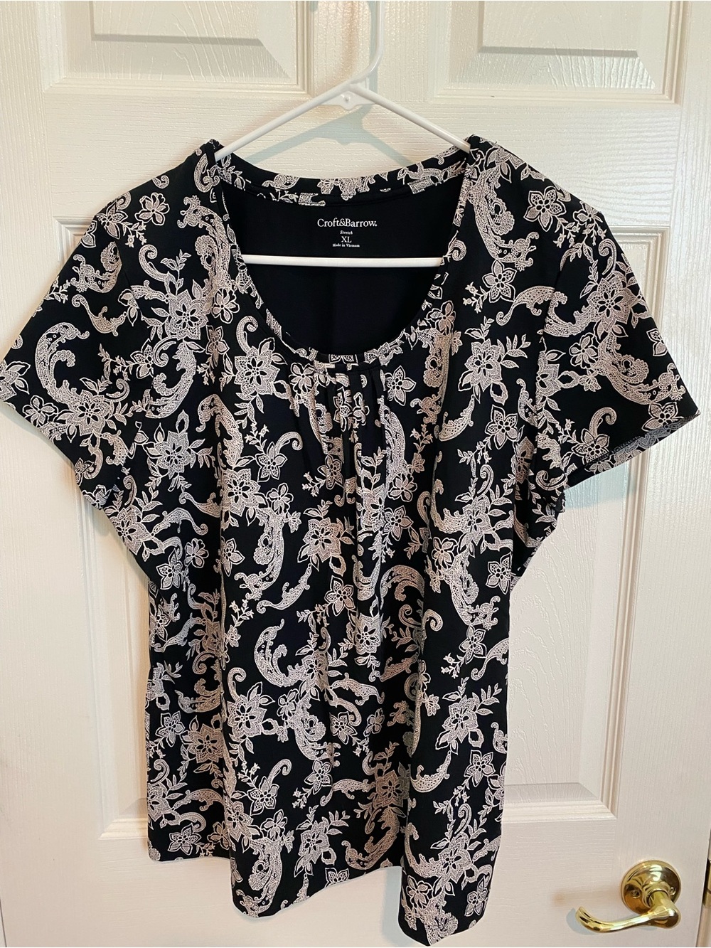 croft & barrow Black Top with White Paisley Floral Print - Short Sleeve